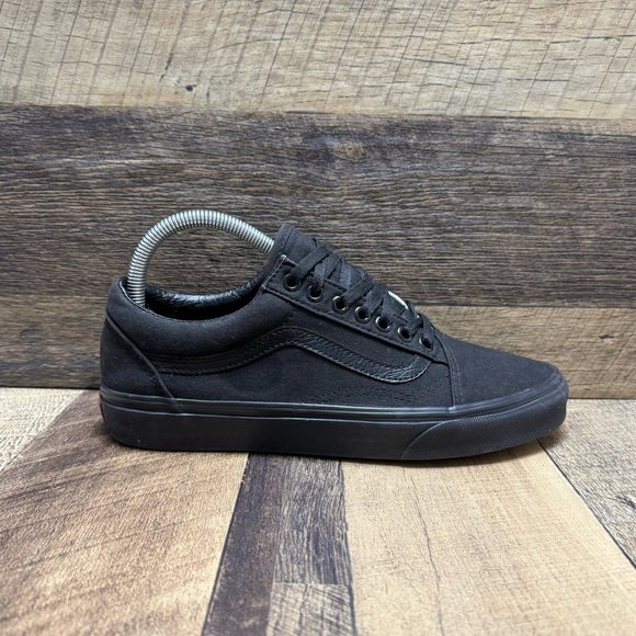 VANS Shoes - Vans Old Skool Triple Black Athletic Skate Sneakers Size 9 Women / 7.5 Men